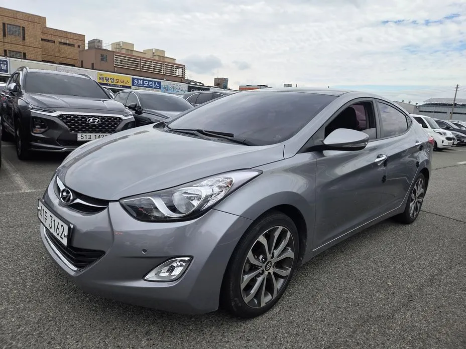 Hyundai AVANTE 2013