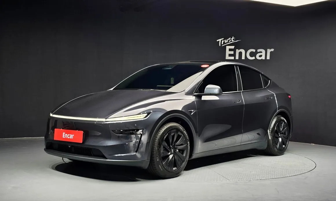 Tesla Model Y 2025