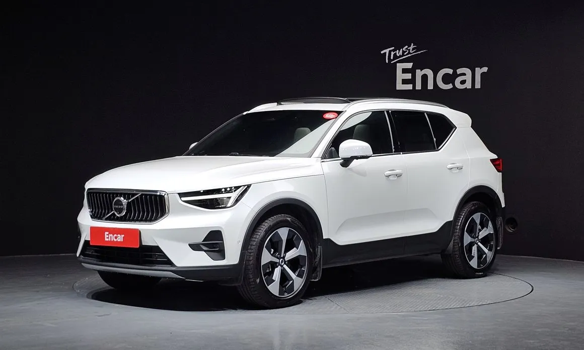 Volvo XC40 2025