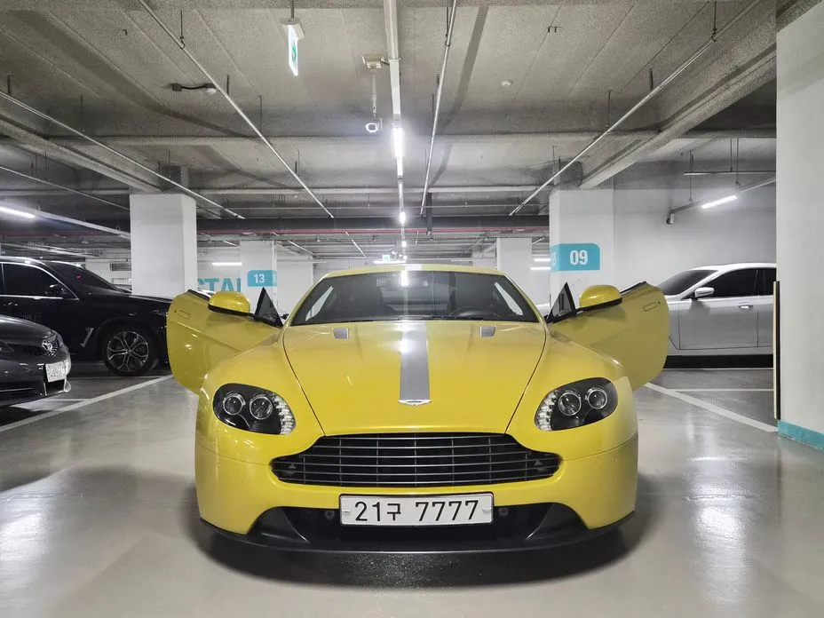 Astonmartin Vantage 2016