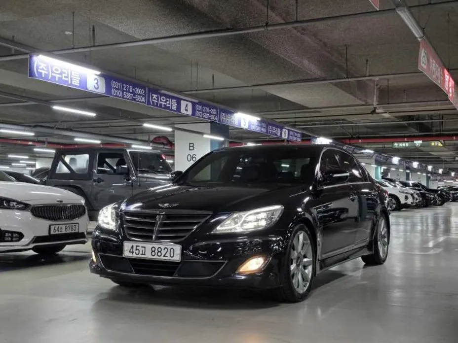 Hyundai Genesis 2012