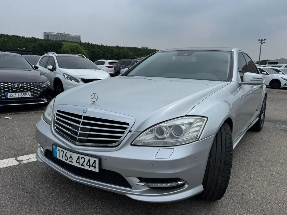 Mercedes-Benz S-Class 2011