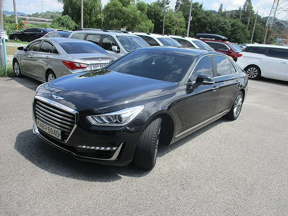 Genesis EQ900 2018