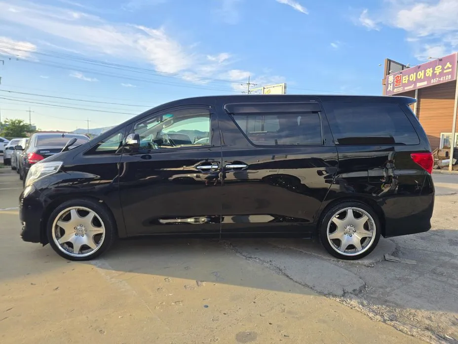 Toyota Alphard 2010