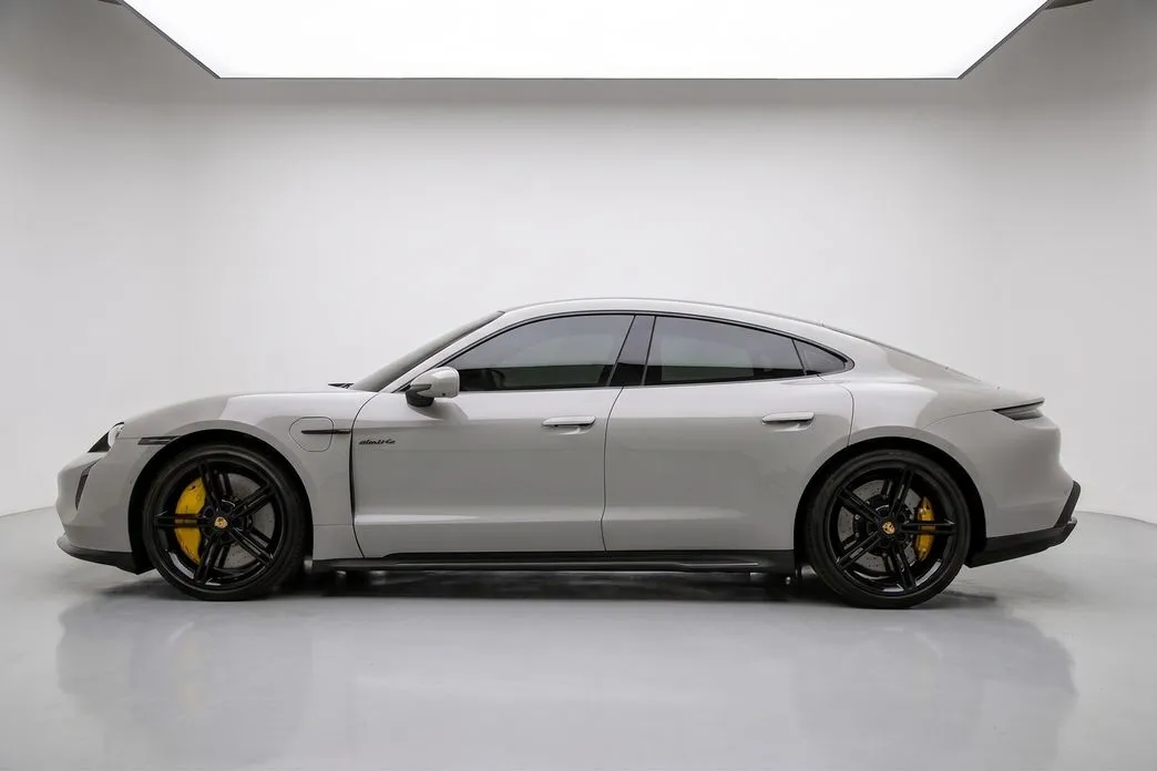 Porsche Taycan 2023