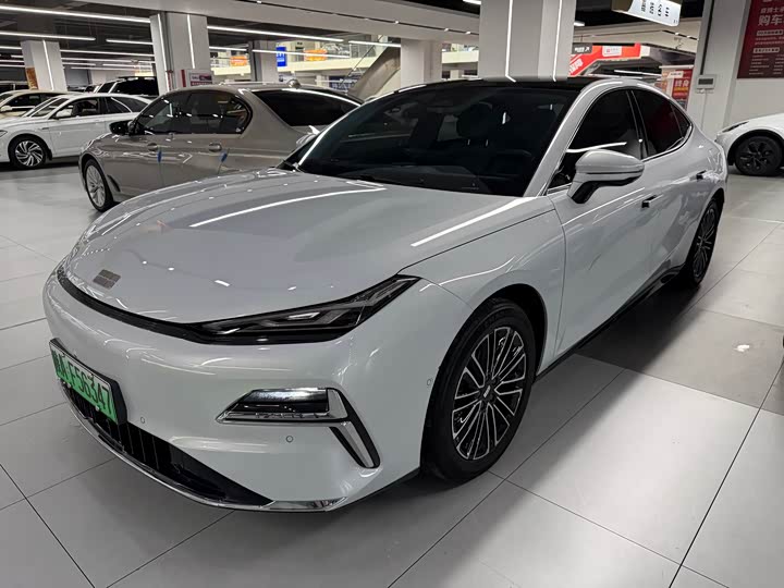Geely Galaxy 8 2025 130km EM-i