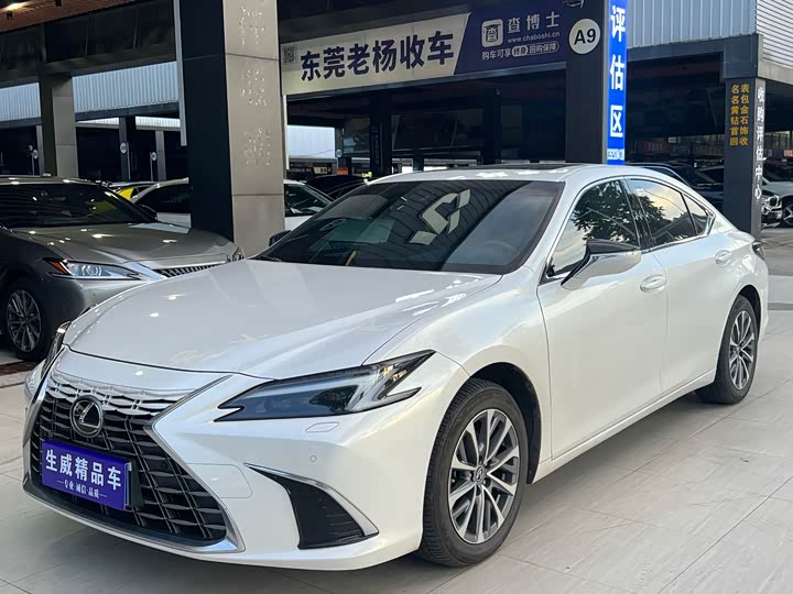 Lexus ES 2025 г. 200