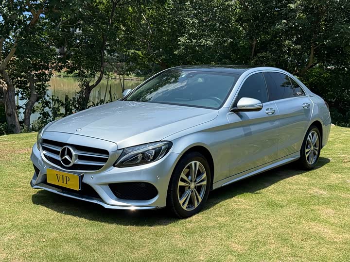 Mercedes-Benz Класс С 2015 г. C 200 L спортивная комплектация