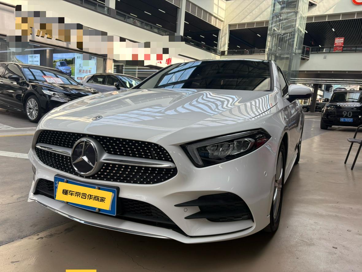 Mercedes-Benz Класс А 2020 г. Спортивный седан объемом 200 л