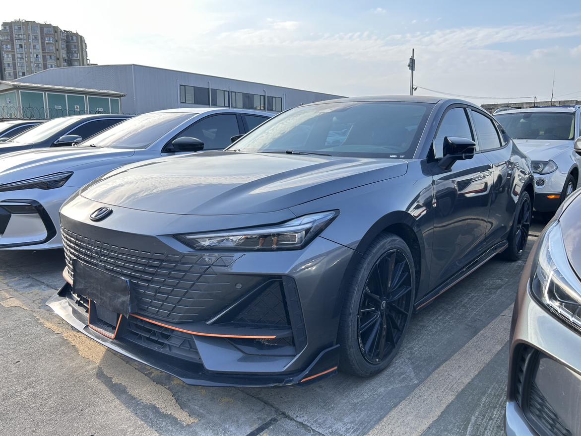 Changan UNI-V 2023 г. 1,5Т спортивная версия