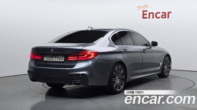 BMW 5-Series 530i M Sport Package Plus 2019 Средний класс
