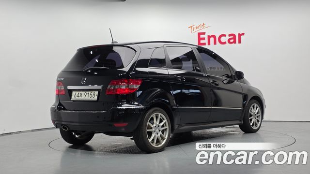 Mercedes-Benz Мерседес-Бенц Б-Класс Б200