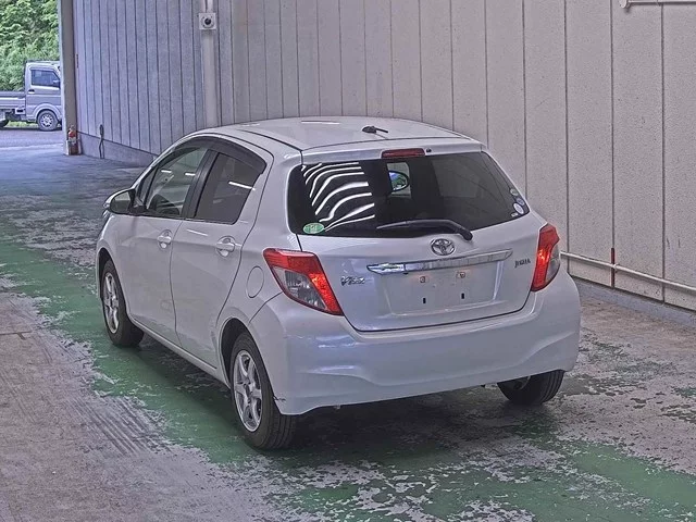 TOYOTA VITZ 2012 из Японии