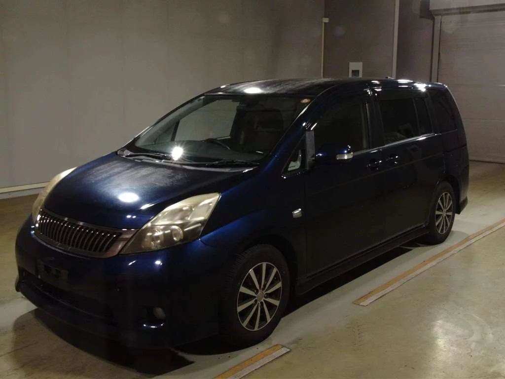 TOYOTA ISIS 2011 из Японии