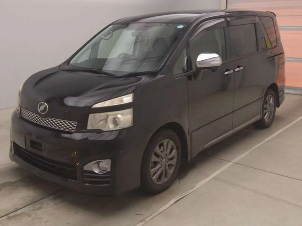 TOYOTA VOXY 2012 из Японии