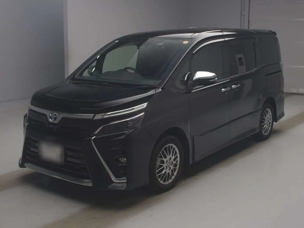 TOYOTA VOXY 2020 из Японии
