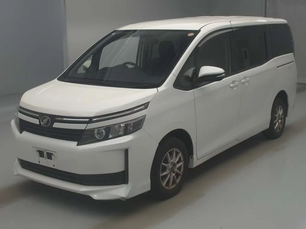 TOYOTA VOXY 2014 из Японии