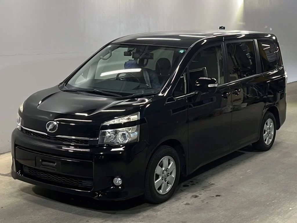 TOYOTA VOXY 2013 из Японии