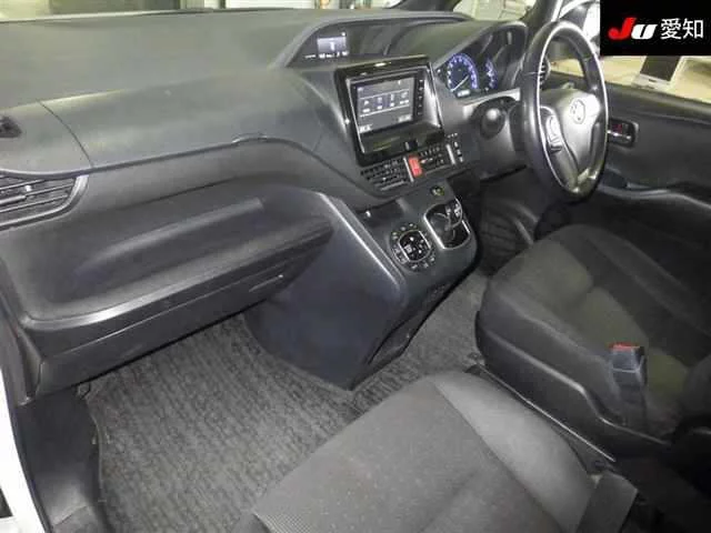 TOYOTA NOAH 2015 из Японии