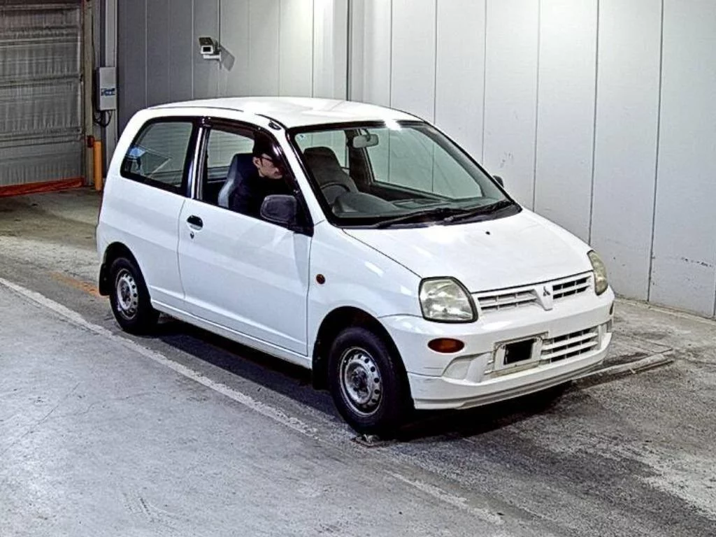 Mitsubishi Minica 2001