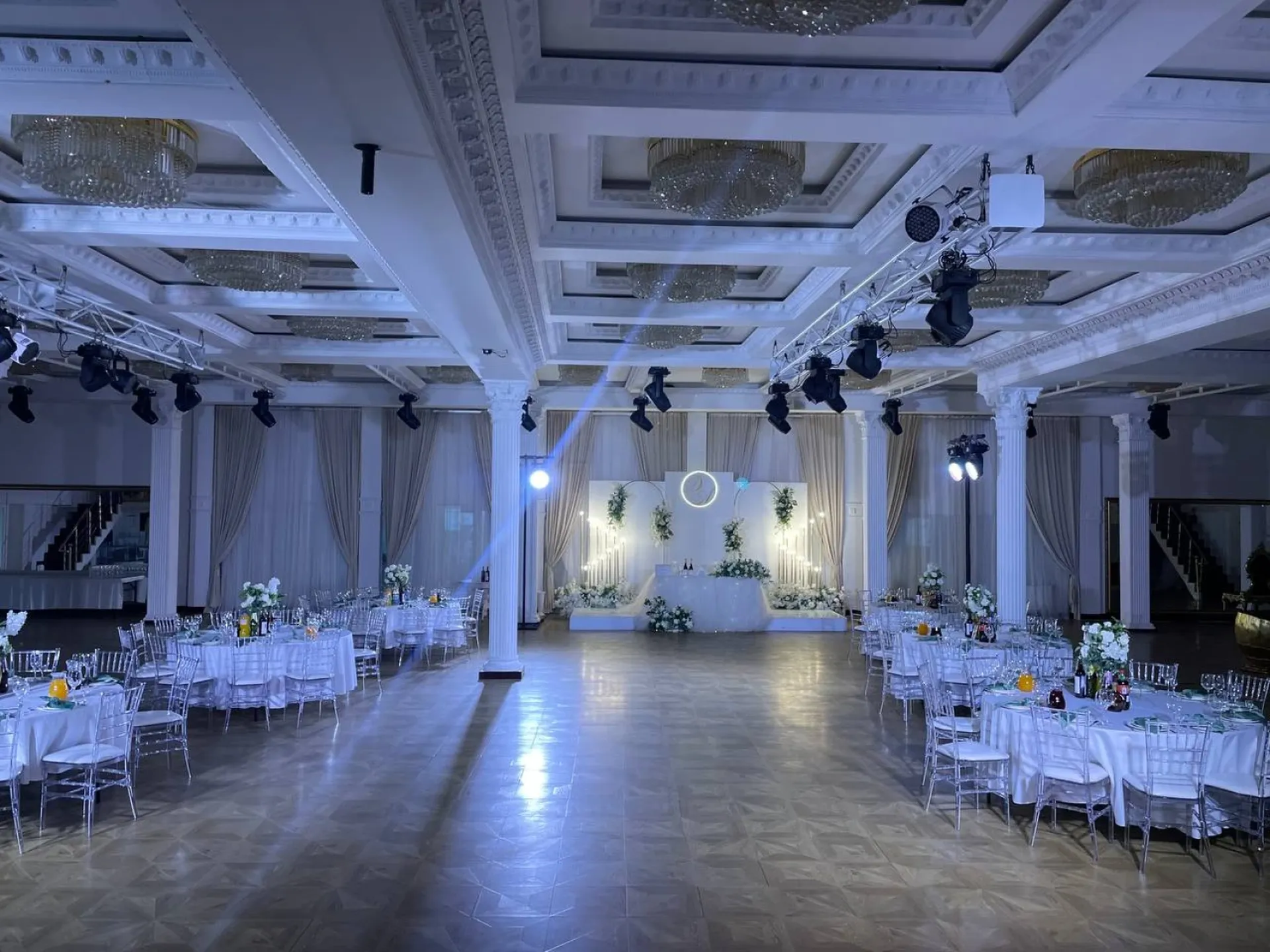 Суриковъ Холл