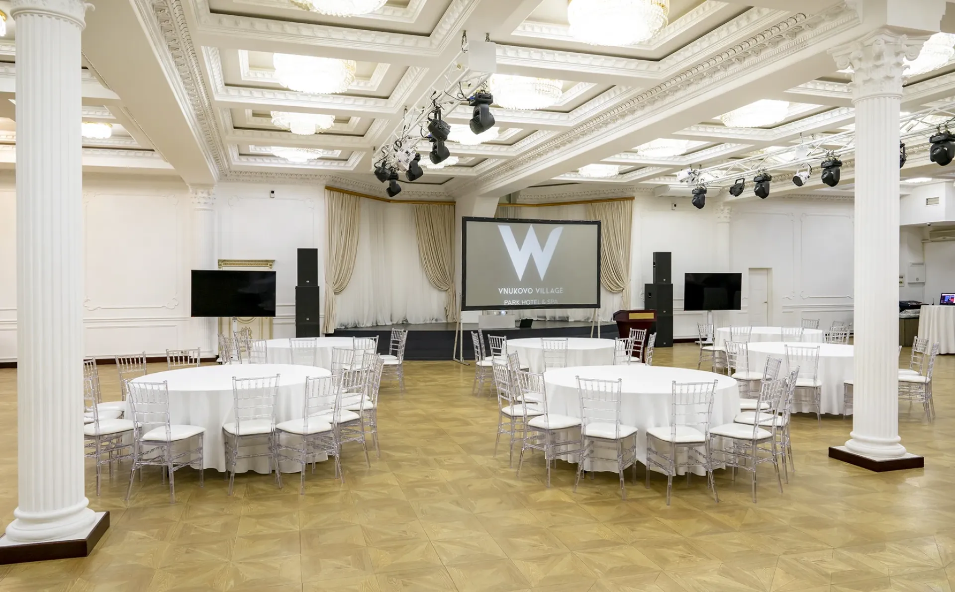 Суриковъ Холл