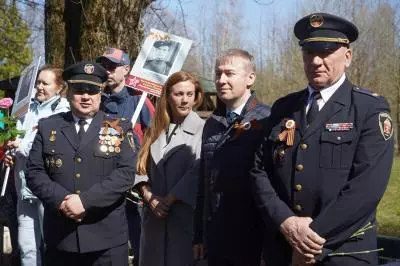 Возложение венков и цветов на Стрельнинском мемориале