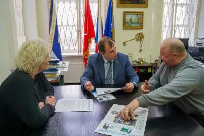 Депутат С.А. Вострецов в Петродворцовом колледже