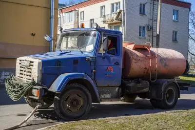 Помывка детской площадки на Львовской, 6