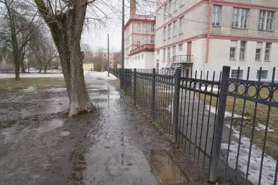 Неудовлетворительный проход, с севера не заходи в школу №421