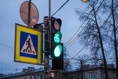 Новые светофоры возле ДК им. Вермишева