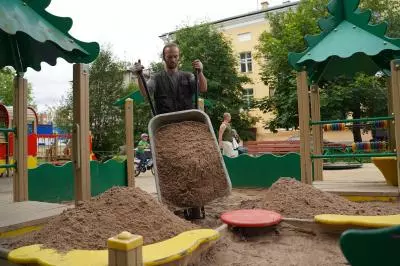 Завоз песка в песочницы