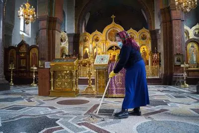 Свято-Троицкая Сергиева пустынь в период самоизоляции