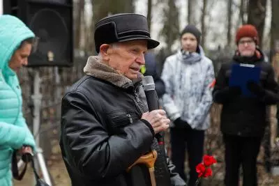 Митинг на Стрельнинском кладбище
