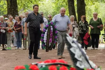 Траурный митинг в Стрельне