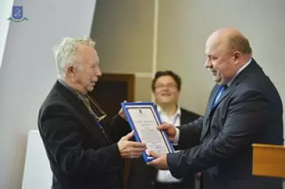 Объектив, но малая пресса!