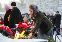 Траурный митинг у мемориала