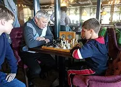 Разведка боем, или ход конем