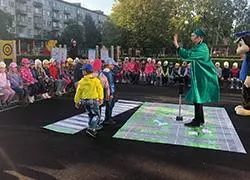 Знайка в гостях у детей