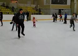 Массовые катания на льду в Стрельне