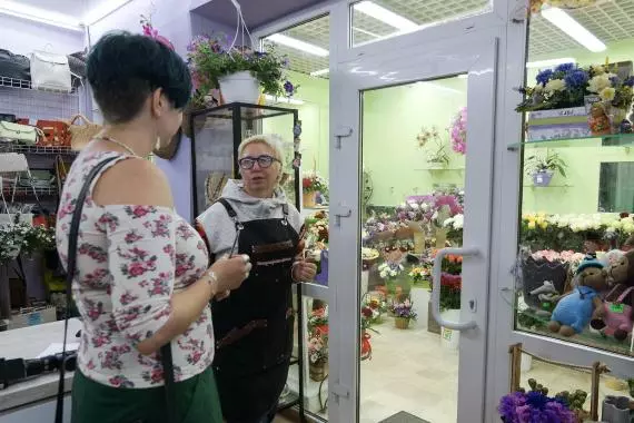 Есть в Стрельне_ магазин «Петергофские цветы»