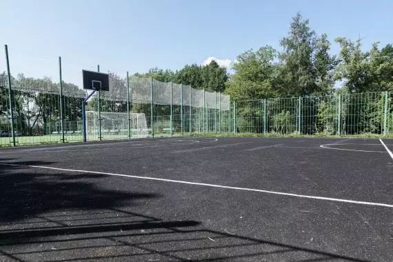 Ремонт спортивной площадки на Театральной улице