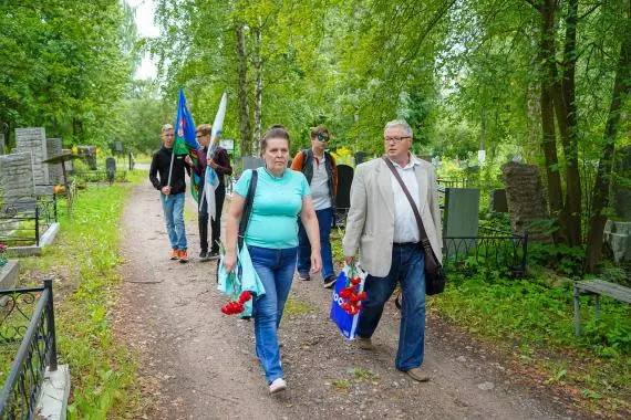 Ученики 421 школы отдают дань памяти Константину Тимошинину