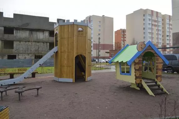 Детская площадка на Ижорке