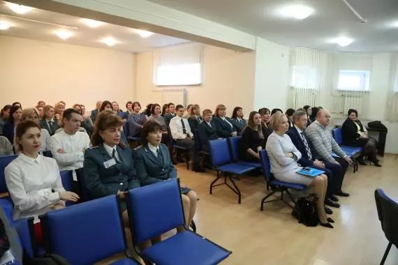 Глава МО пос. Стрельна Валерий Беленков поздравил налоговиков