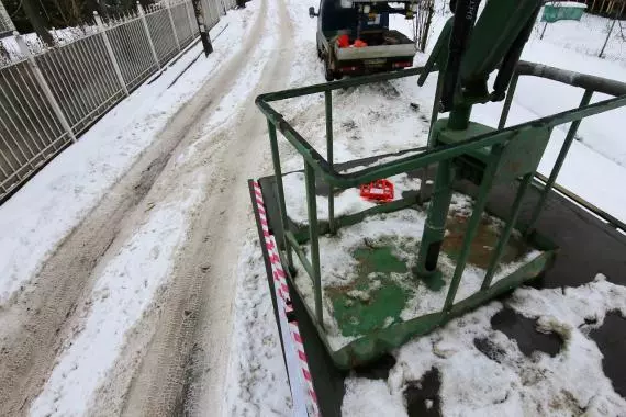 Парковка служебного транспорта на улице Свободы