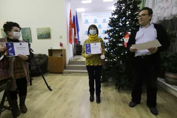 Награждение участников компьютерного клуба. Приехали подарки.