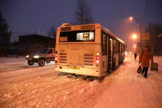 Дорожная ситуация возле школы № 421