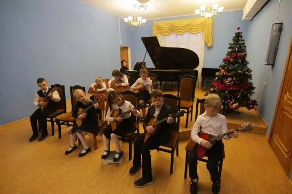 Новогодний концерт в стрельнинской музыкальной школе