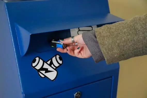 Контейнер для опасных отходов в Стрельне